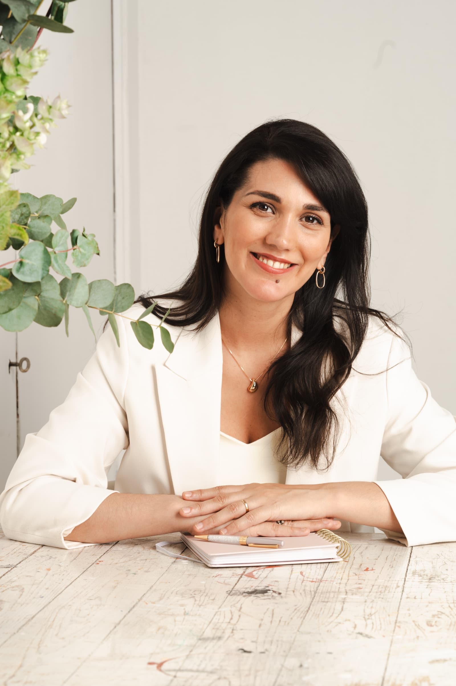 Isabel Fonseca seated at her desk with a notebook in her coaching space